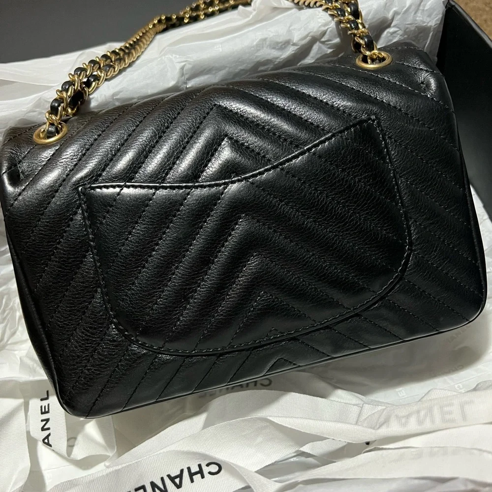 Chanel Chevron Rock The Corner - Picture 2 of 16